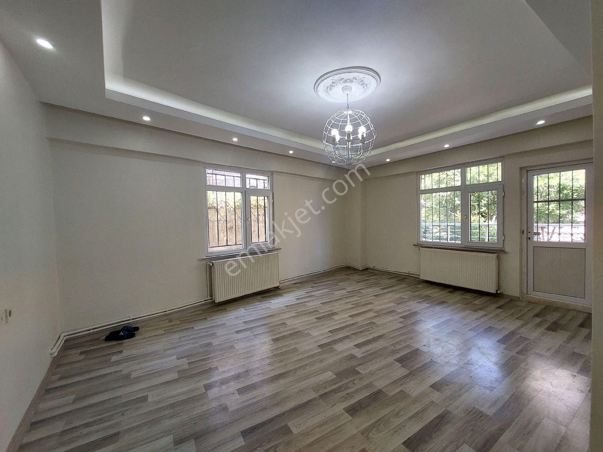 Gaziosmanpaşa Küçükköy Yeni Mahalle Kiralık Yüksek Giriş Kat Balkonlu 2+1 95 M2