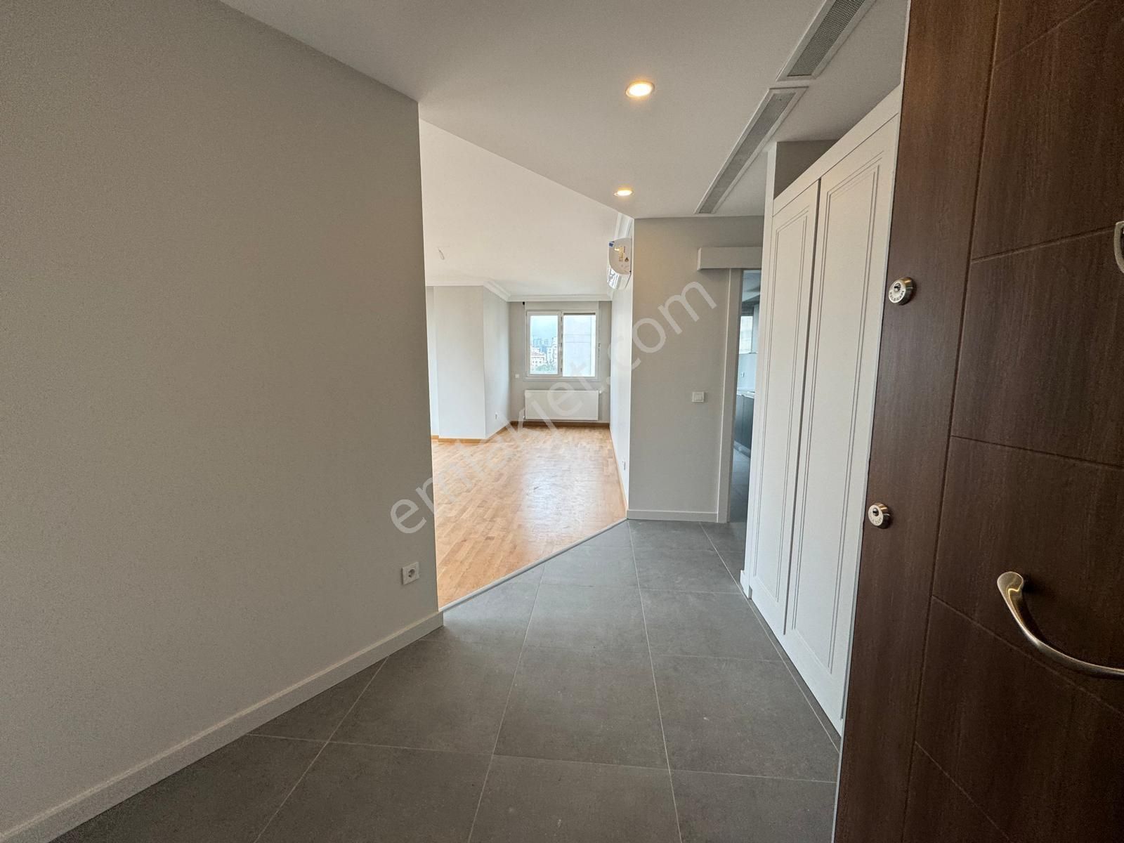 Bağdata Çok Yakın! Feneryolunda 107m² Net, Balkonlu, Sıfır 3+1
