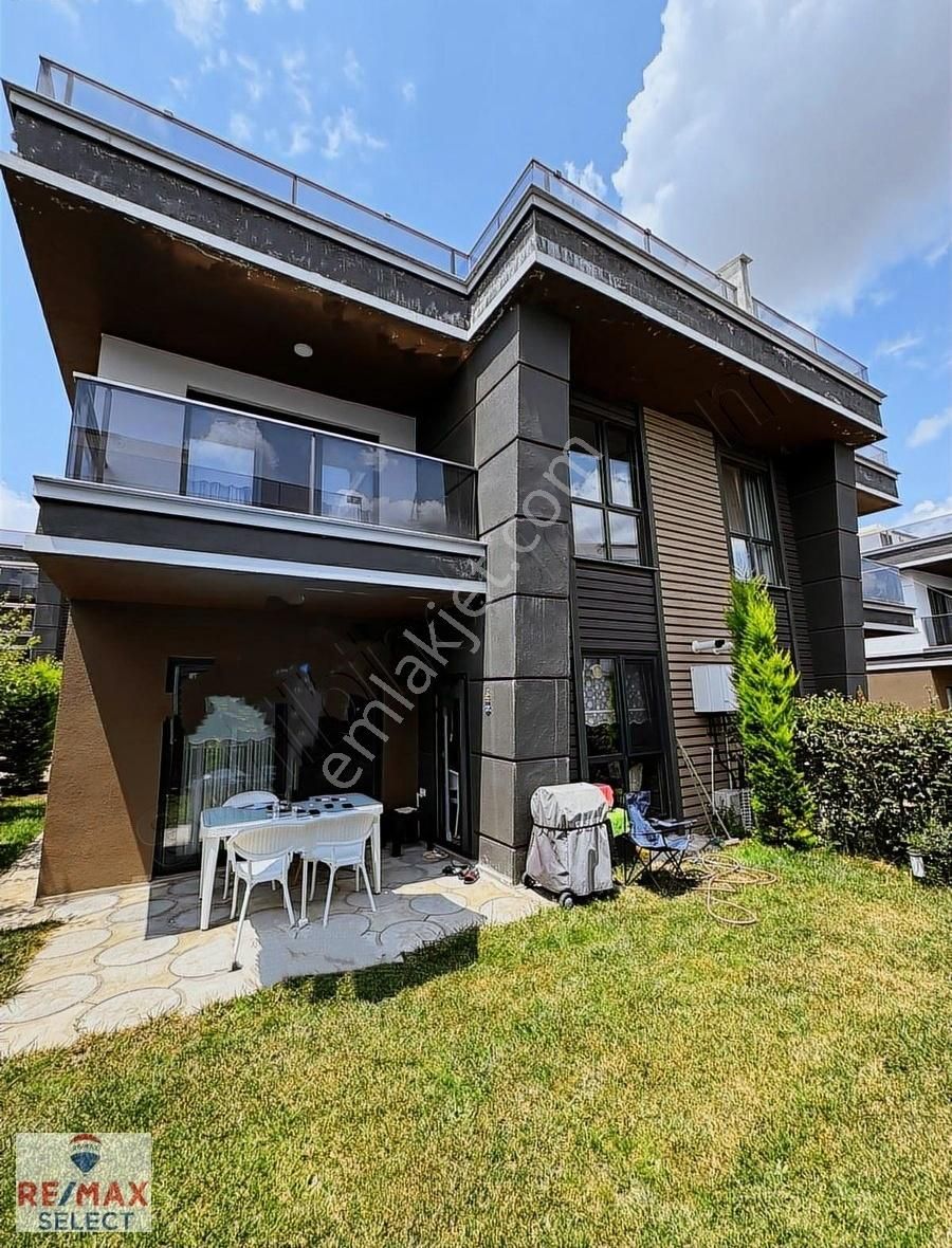 Tekirdağ Deniz Manzaralı Havuzlu Site İçinde Satılık Villa