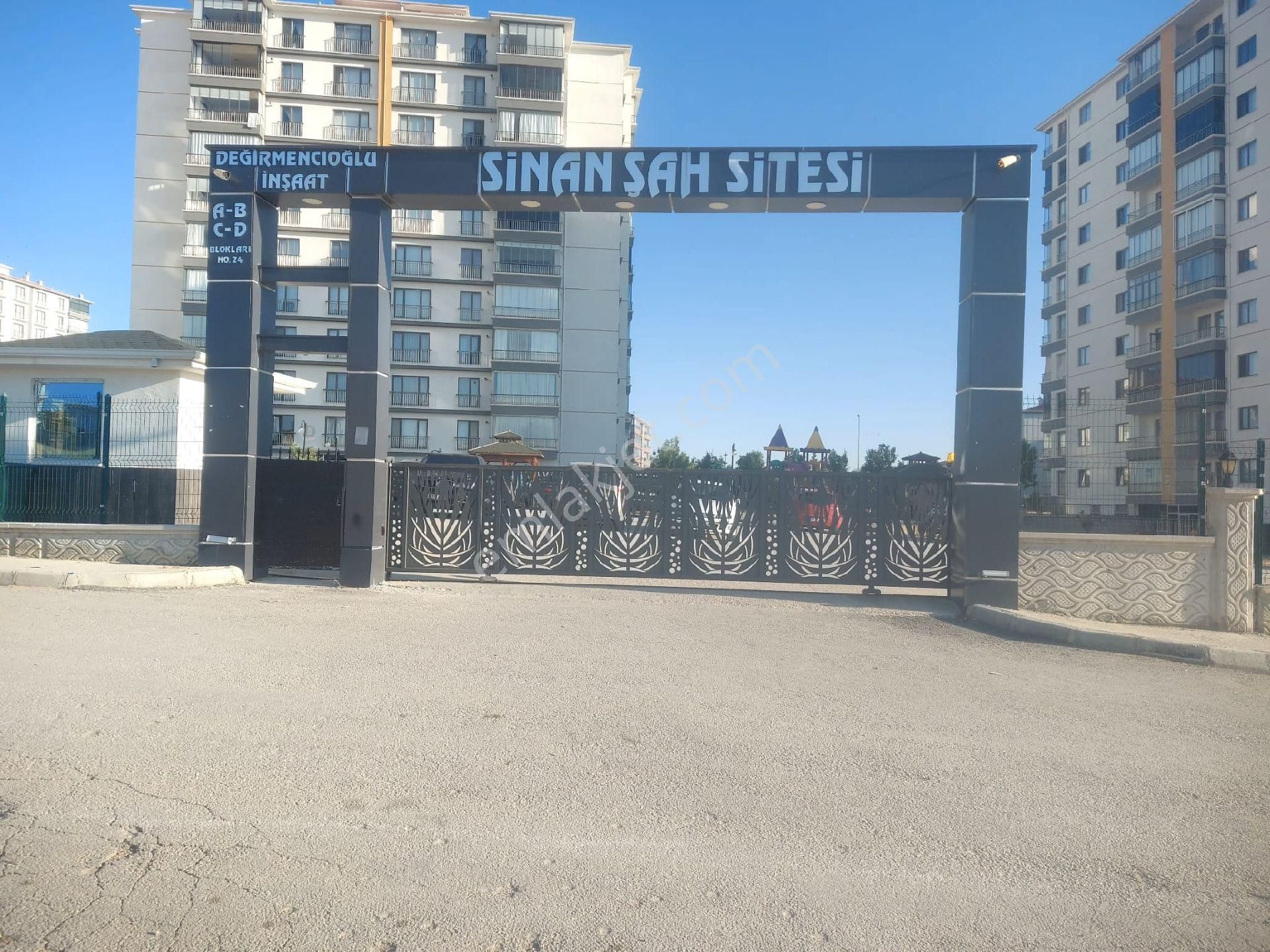 İstiklal Mah. Site İçi 3+1 Kiralık Daire