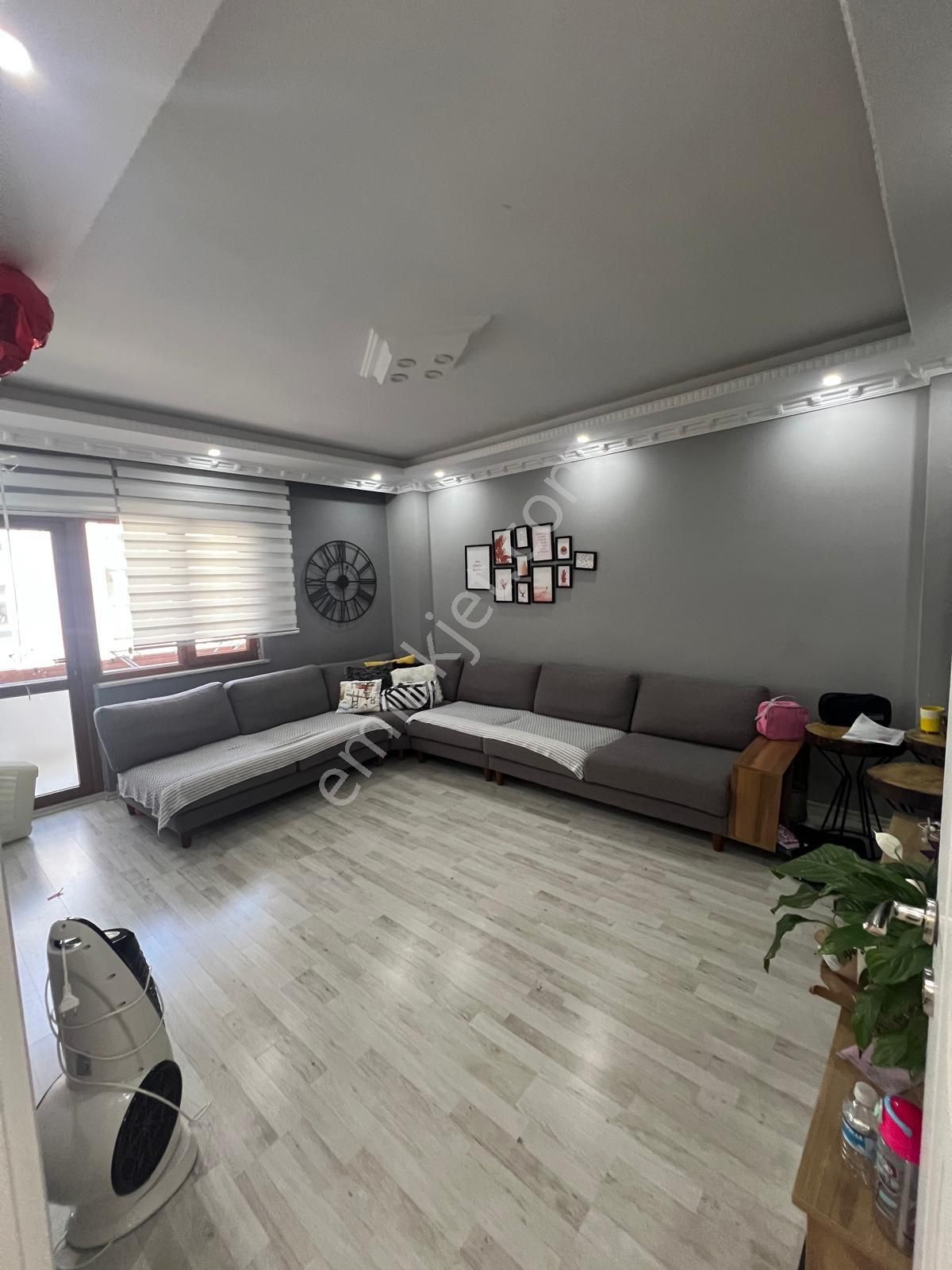 Uğurmumcu Mah 3+1 125 M2 Ara Kat Tramvaya Yakın Asansörlü Memura Sadece Kiralık Daire