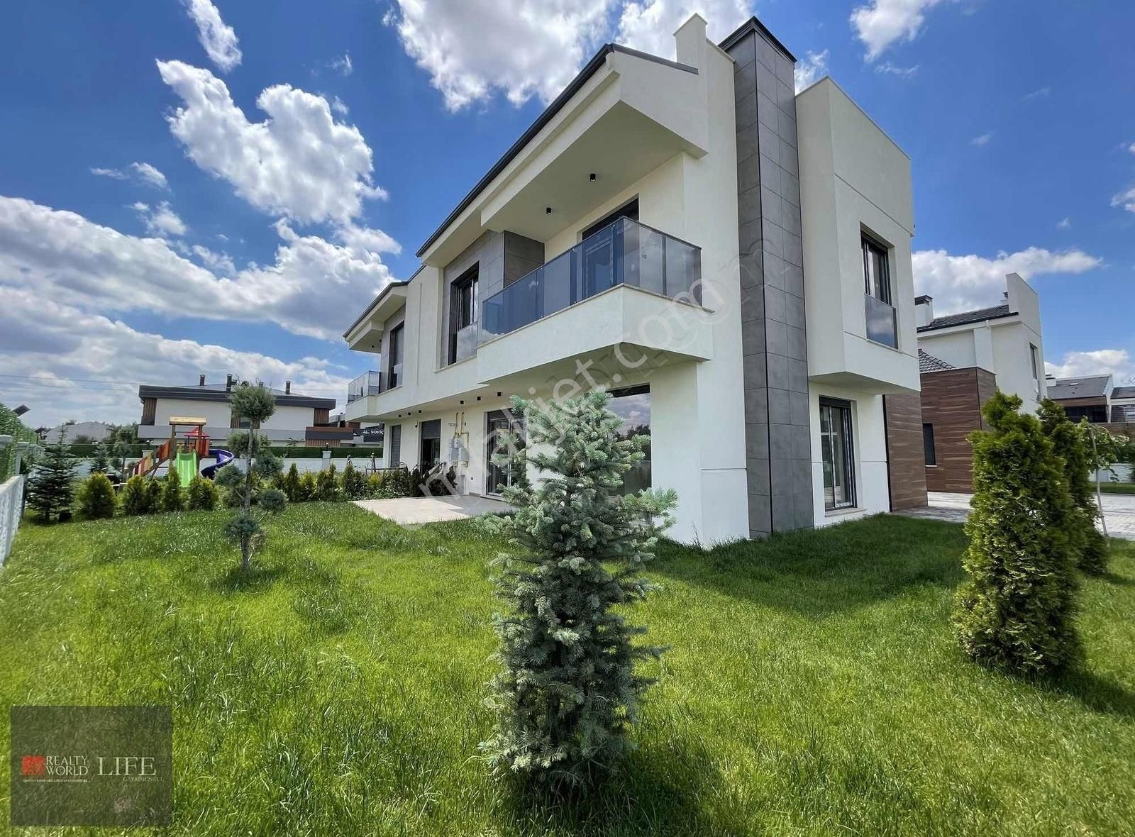 Rw Lıfe // Zincirlikuyu Mh. Aktürk Sokak Satılık Lüks 4+1 Villa