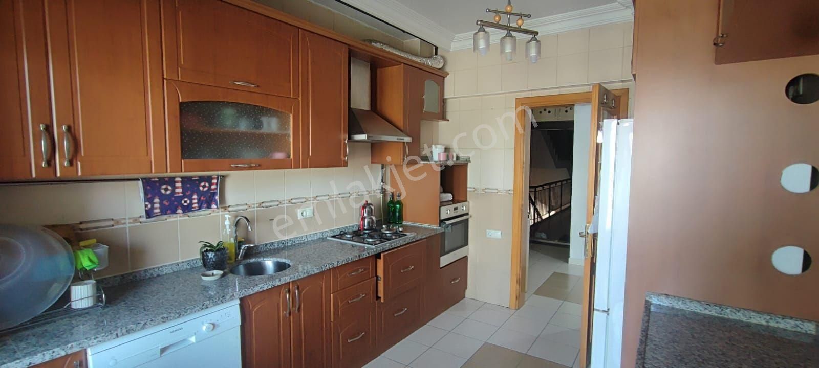 Nişantaşı Mh Bera Hotel Yakını 3+1 180 M2 Arakat Caddeye Cephe Full Bakımlı Satılık Daire !