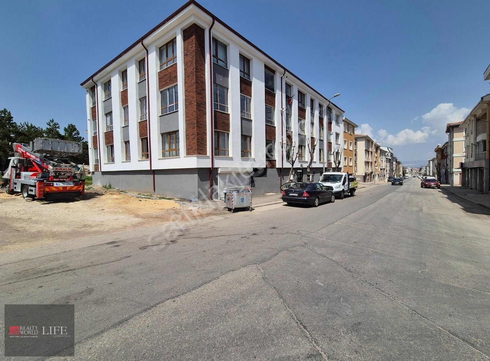 Rw Lıfe // Büyükdere Mh Kaplanlı Cd Üzerinde Satılık 3+1 Daire