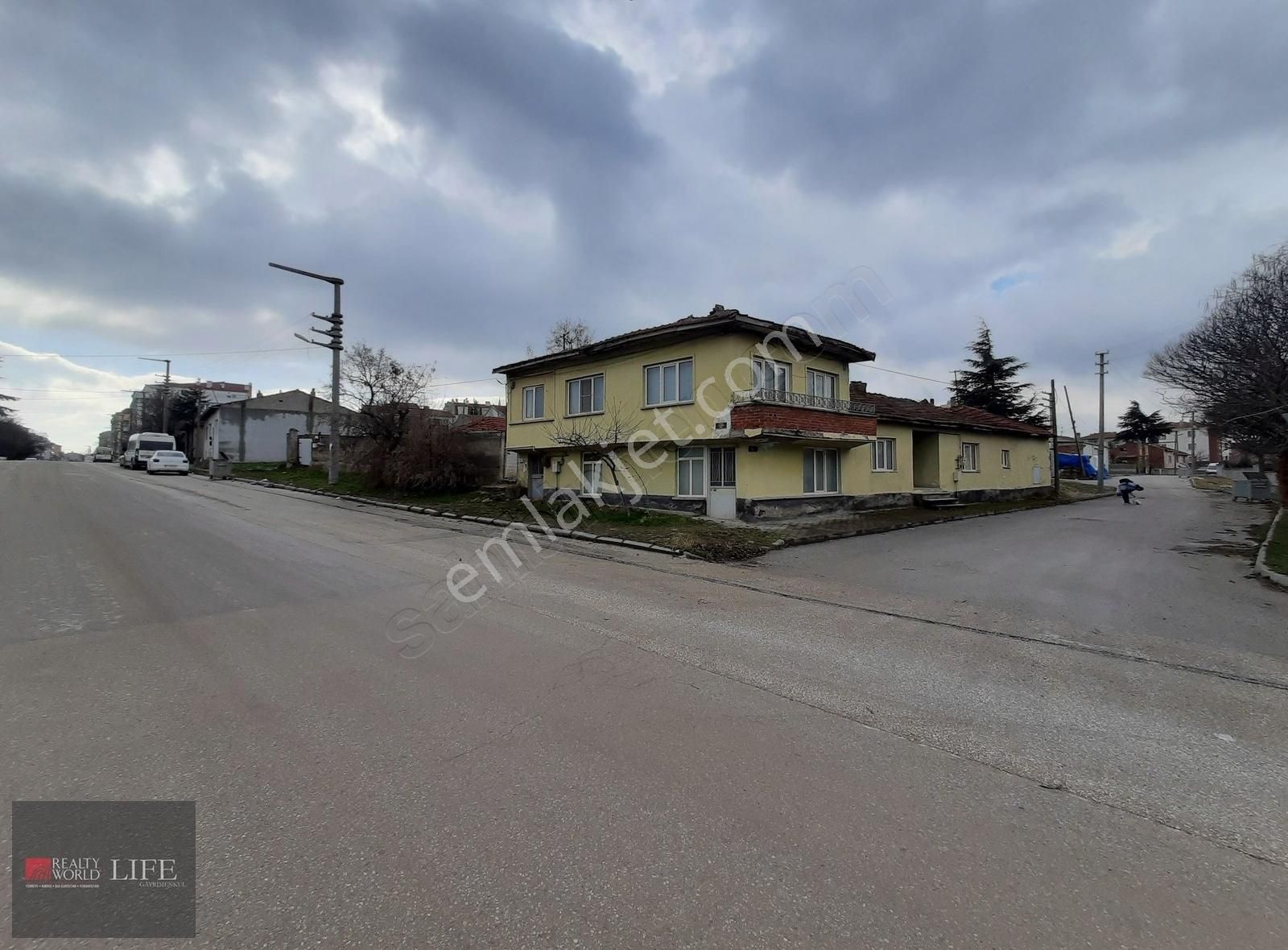 Rw Lıfe//zincirlikuyu Ayrık 4 Kat İmarlı 2 Blok 24 Dairelik Arsa