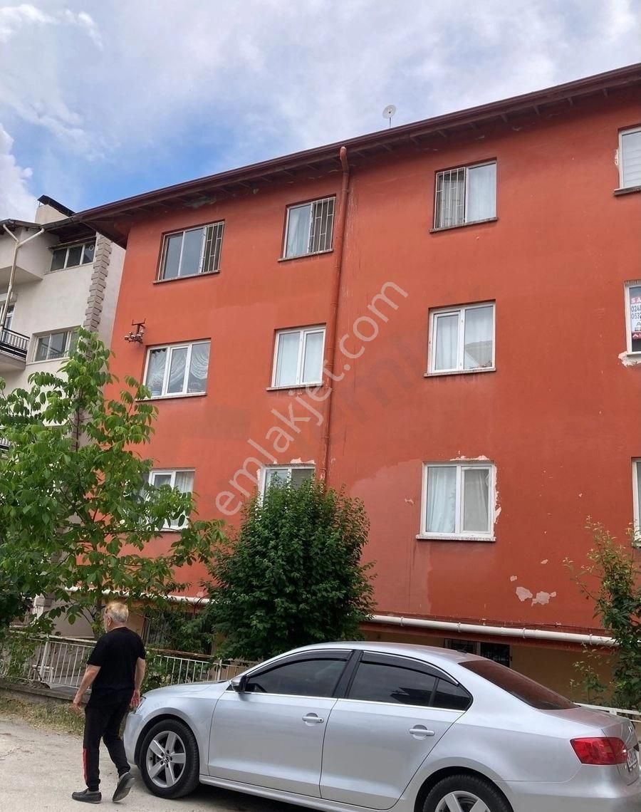 Burdur Merkez Bahçelievler Seker Fab Karşısı Satılık 2/1 Ara Kat Daire