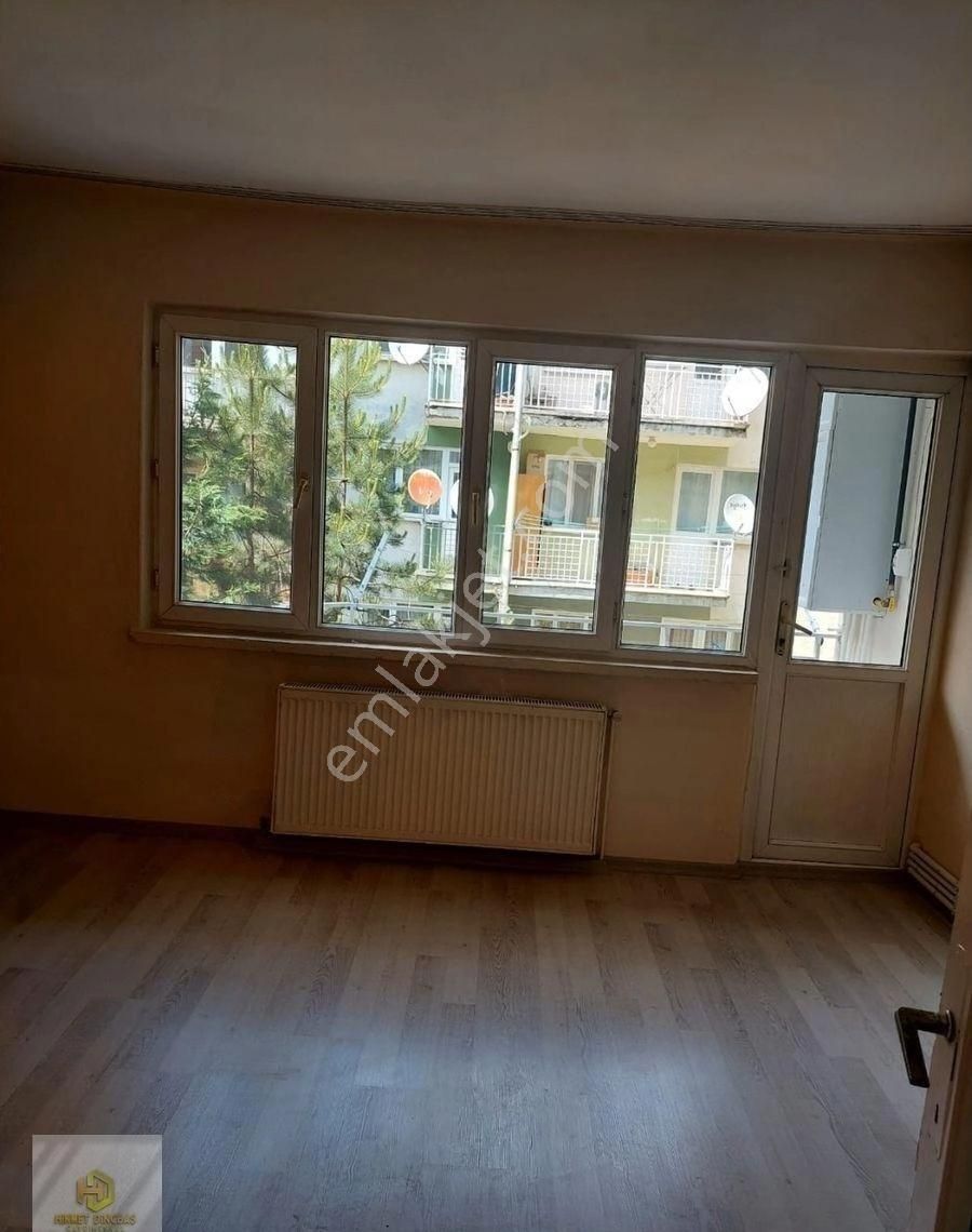 Kırmızı Toprak Mahallesinde Millet Bahçesi Yakını Satılık 2+1 Daire