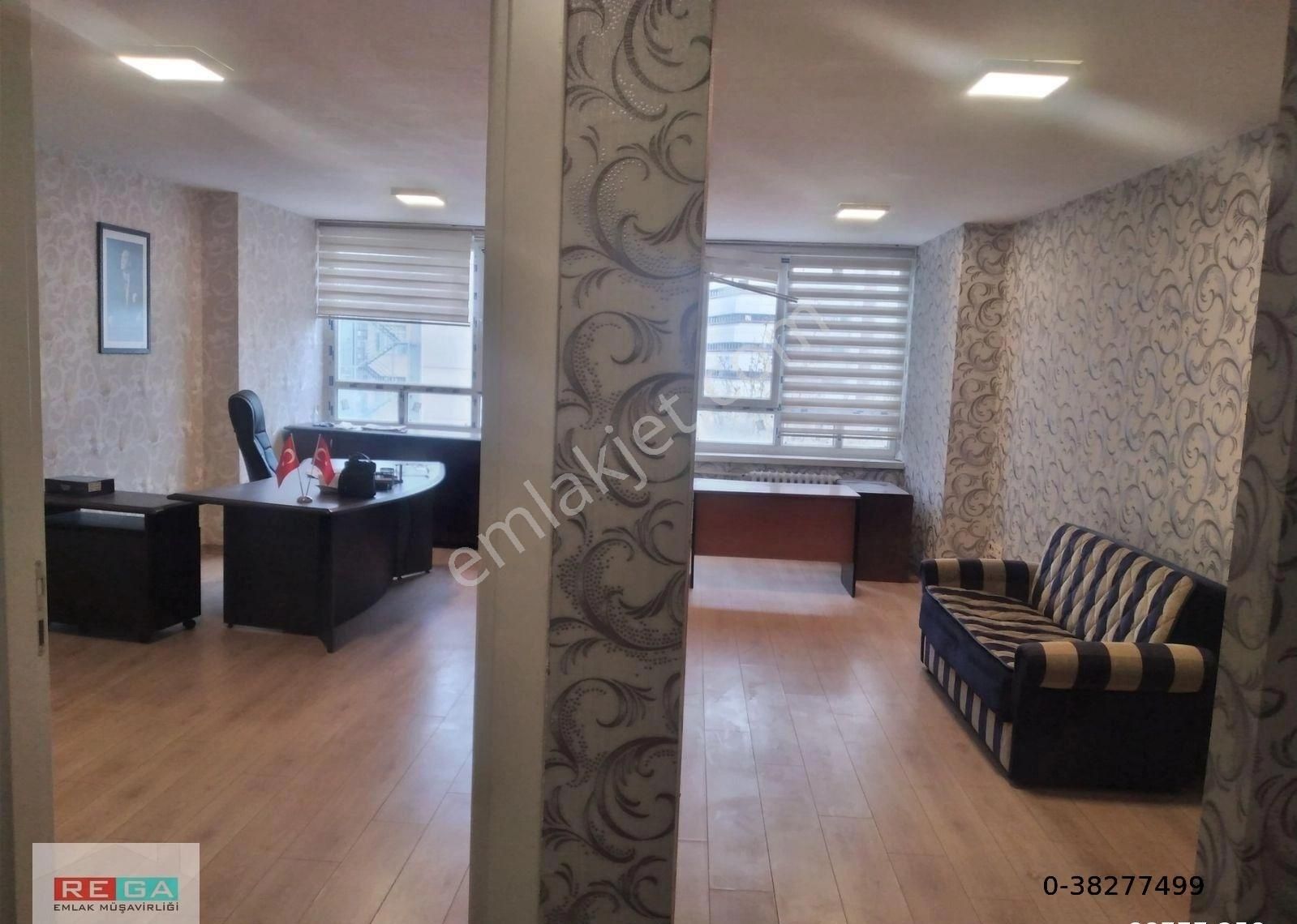 Kızılay Onur Çarşısında 2 Oda + Sekreterya, Mutfak, Wc, Kısmi Mobilyalı Yapılı Temiz Büyük Büro - Görsel 8