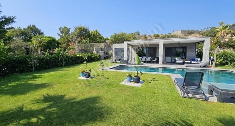 Bodrum Yalıkavakta Satılık 850 M2 Arsa İçinde Müstakil Villa