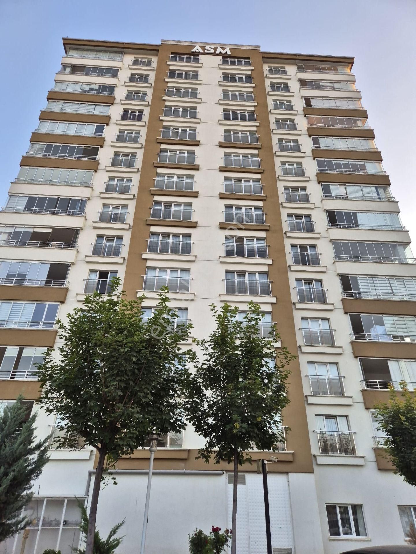 Ahimesut'ta Güvenlikli Sitede Muhteşem Manzaralı 3+1 Daire