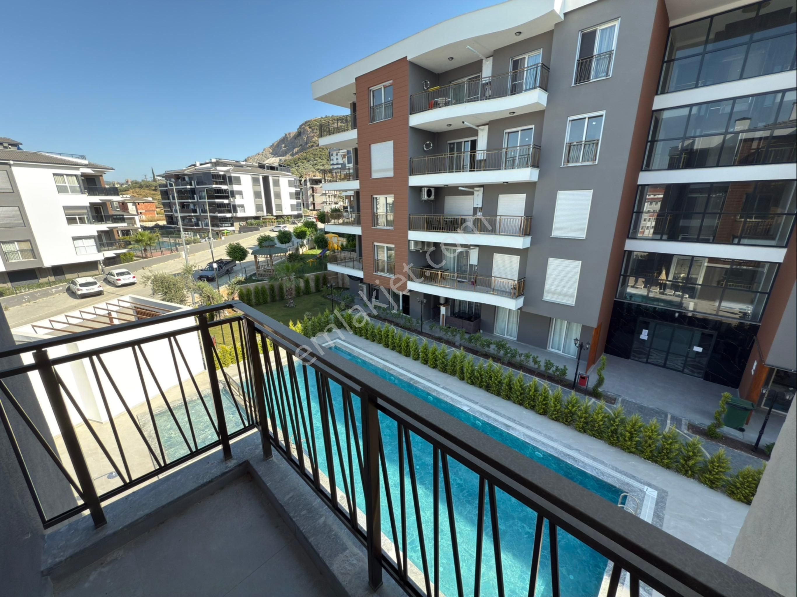 Havuzlu Lüks Site İçerisinde Kapalı Otoparklı 2+1 Daire