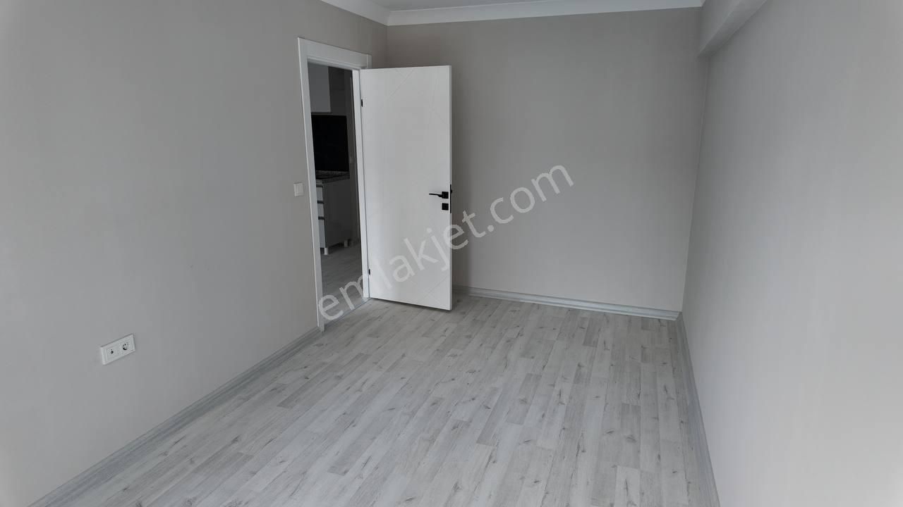 Yenimahalle Pazar Caddesinde Kiralık Her Şey Dahil 1+1 Daire