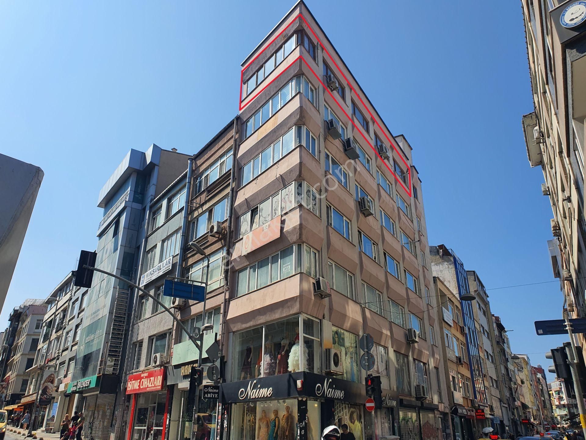 Kadıköy Kuşdili Caddesine Cepheli & Vişne Sokak Köşesinde Ofis Katı