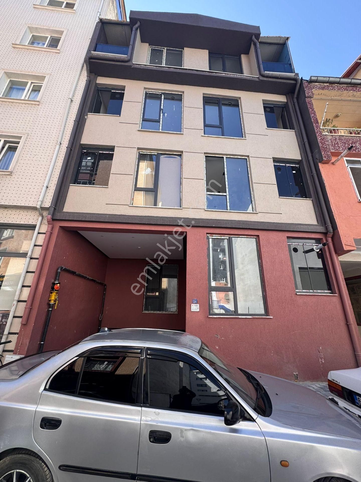 Şeftali Sokakta 1+1 Cam Balkonlu 2.kat Satılık Daire