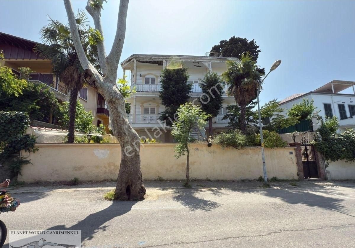 Planet’ten Caddede Deniz Manzaralı Havuzlu Dublex Köşk Dairesi