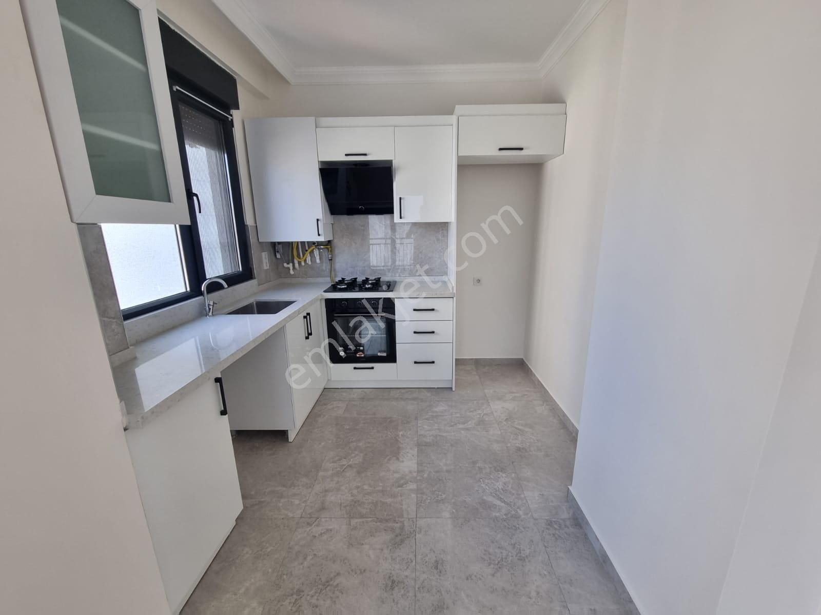 Erenköyde Bağdat Caddesine Yakın Konumda 2+1 Sıfır Daire Emlak Masası