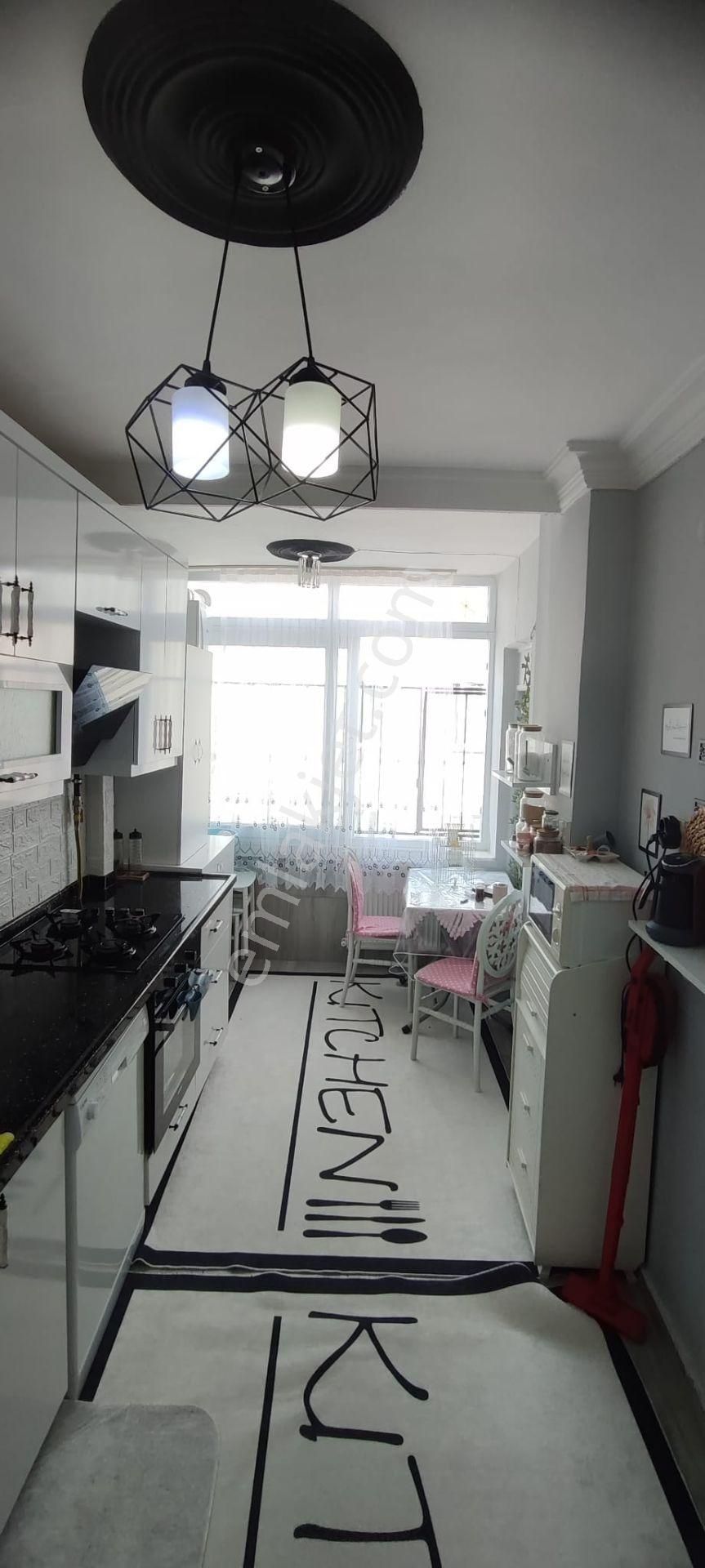 Cumhuriyet Mahallesi 3+1 Kombi Doğalgazlı Geniş Oturumlu