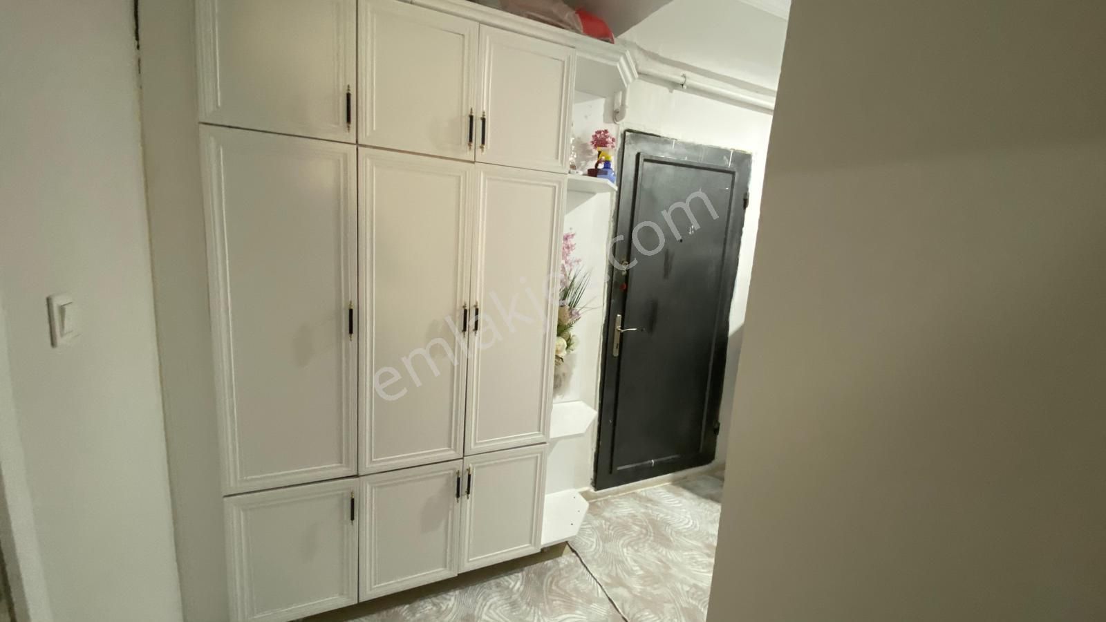 Seyran Emlaktan Geniş Bakımlı Garaj Tapulu 2+1