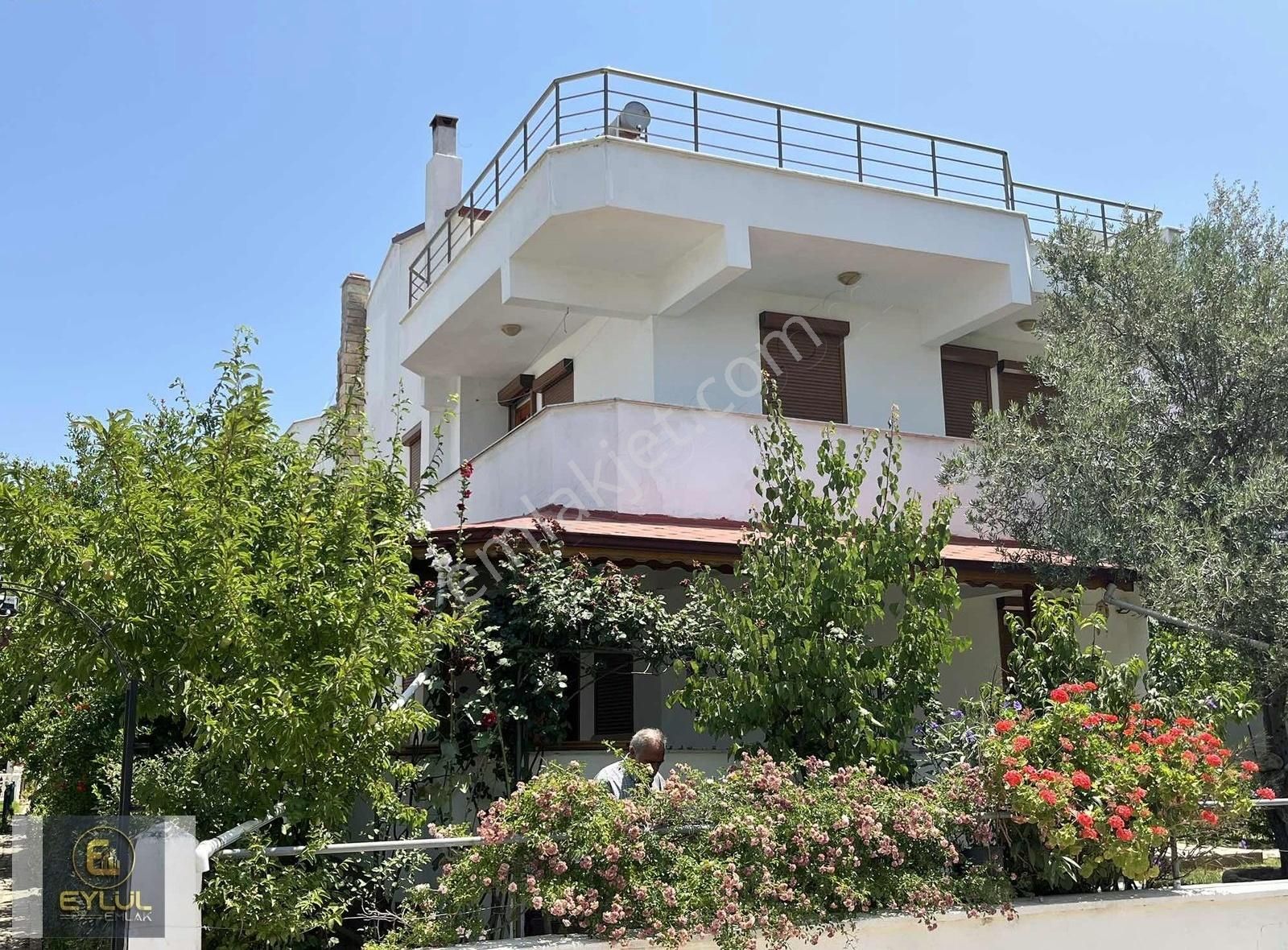 Eylül Emlak'tan İskele Mahallesi'nde Satılık 4 + 1 Villa