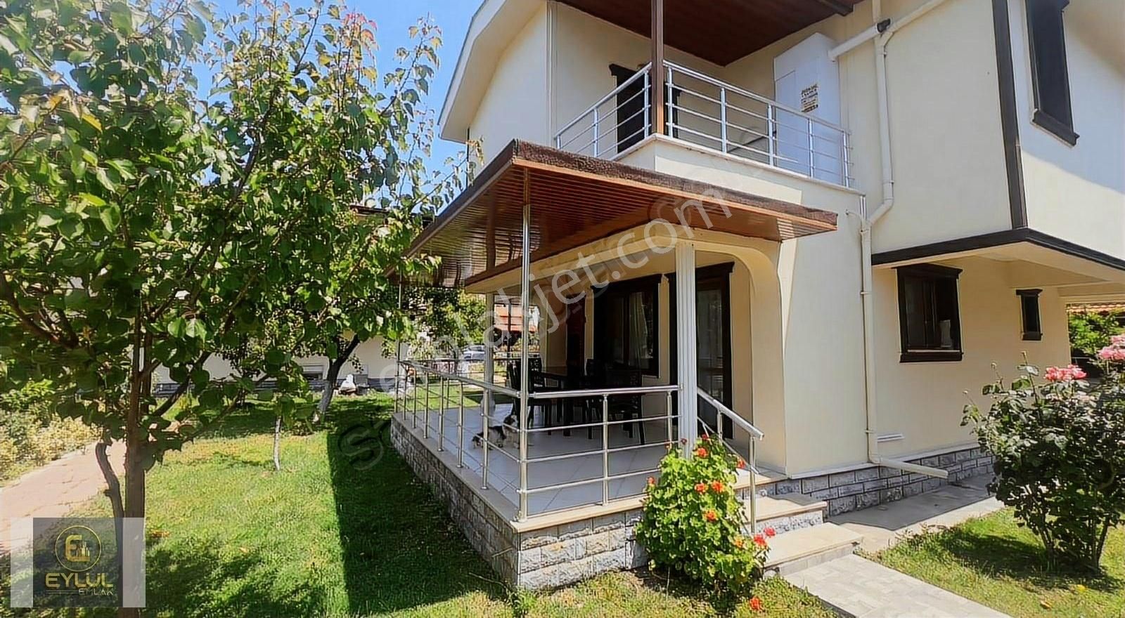 Eylül Emlak'tan Site İçerisinde Satılık Villa