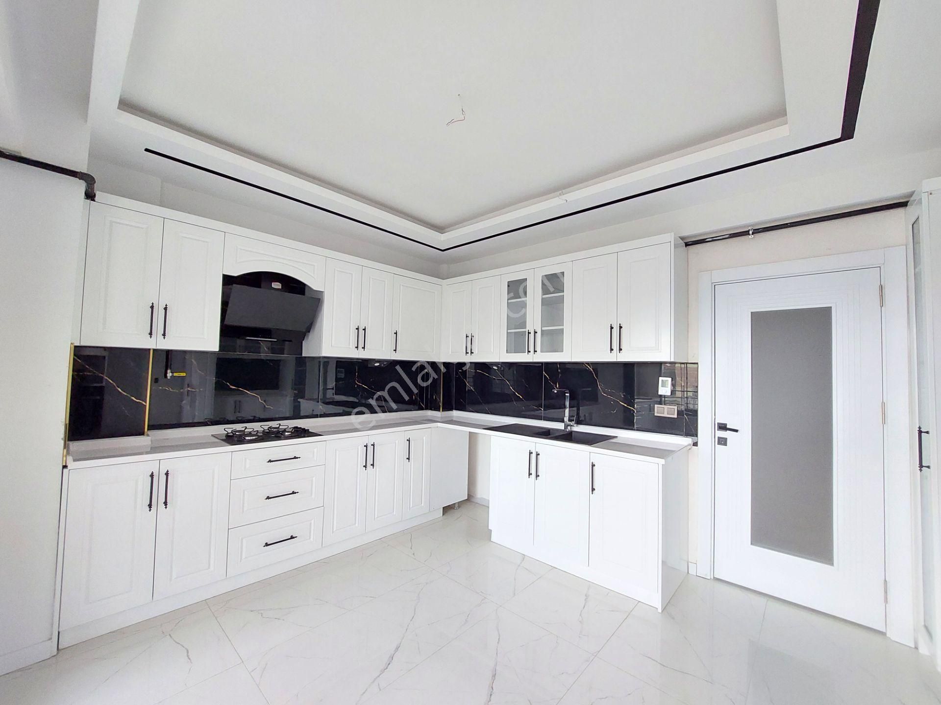 Akşemsettin Mah. İşyapar'dan Satılık 4,5+1 Lüx Sıfır Daire