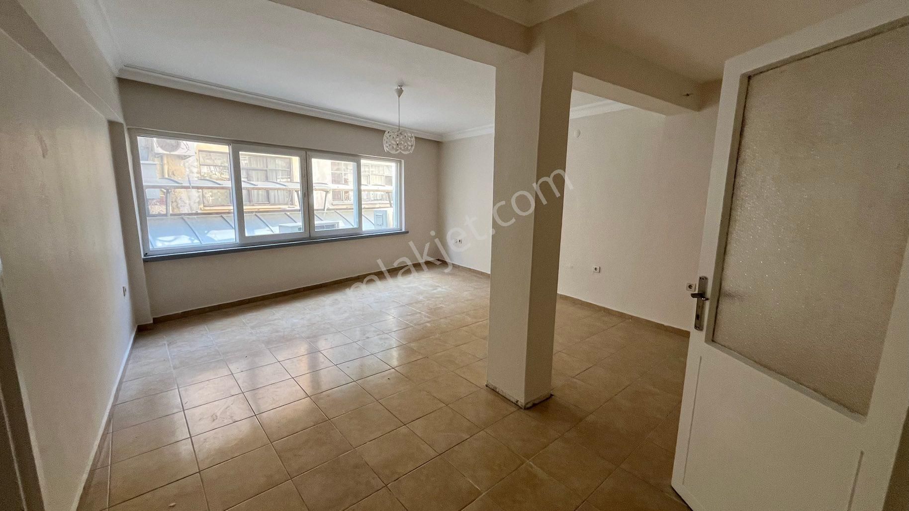 Çarşı İçinde Denize 40 Metre 2+1 Kapalı Mutfak Daire