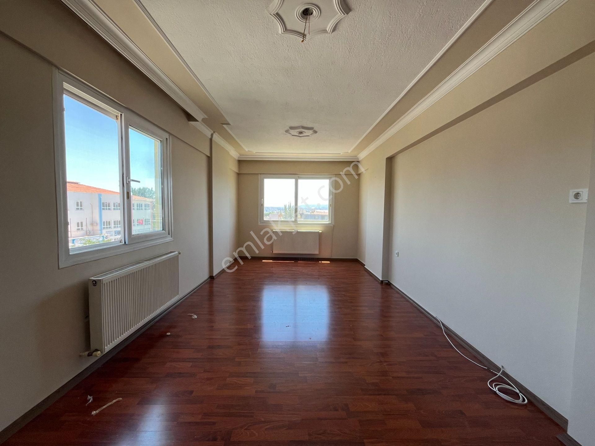 Gümüşpala'da Deniz Manzaralı, Doğalgazlı, Ara Kat 3+1 Kiralık Daire