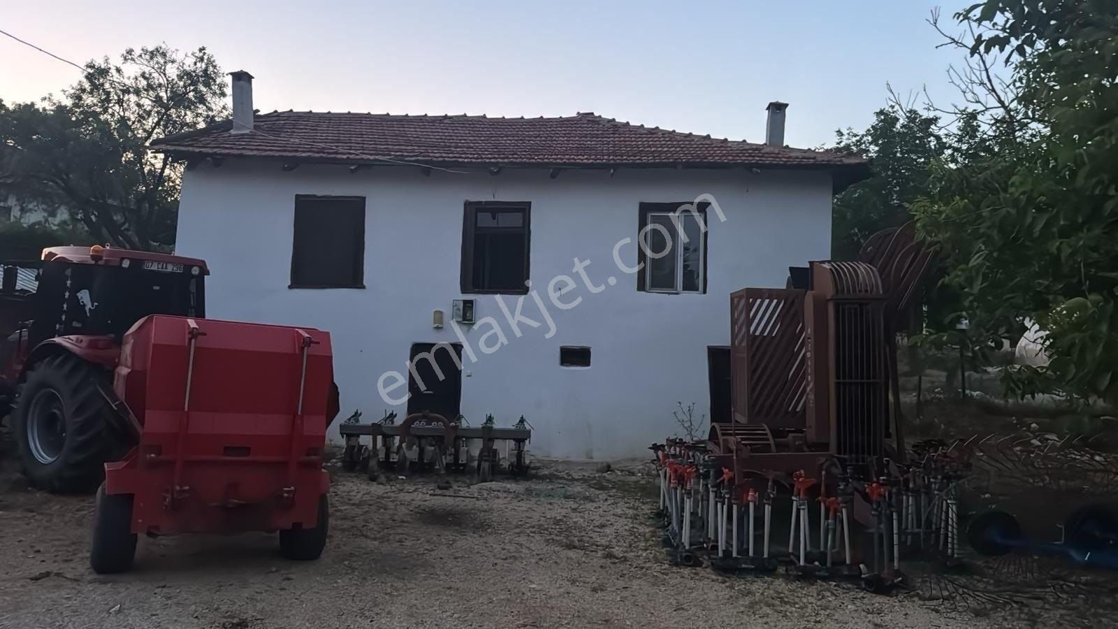 Sude Gayrimenkuldan Satılık Avlulu Ahşap Ev