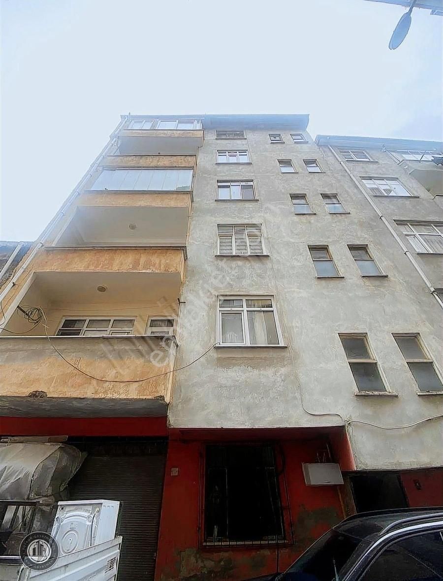 Satılık İçi Yenilenmiş 2+1 Fırsat Dairesi ( 134 M2 )