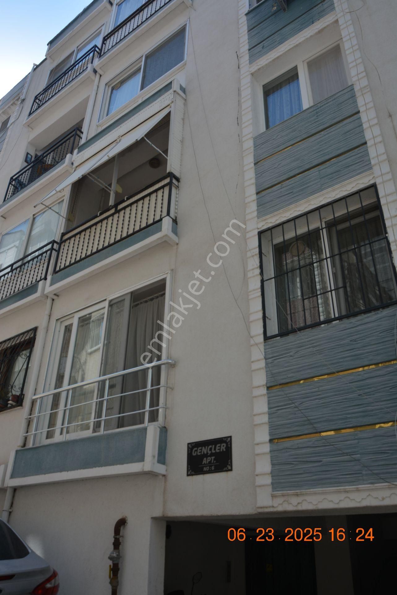 Göztepe 2+1 90 M2 Bakımlı Arakat Satılık Daire