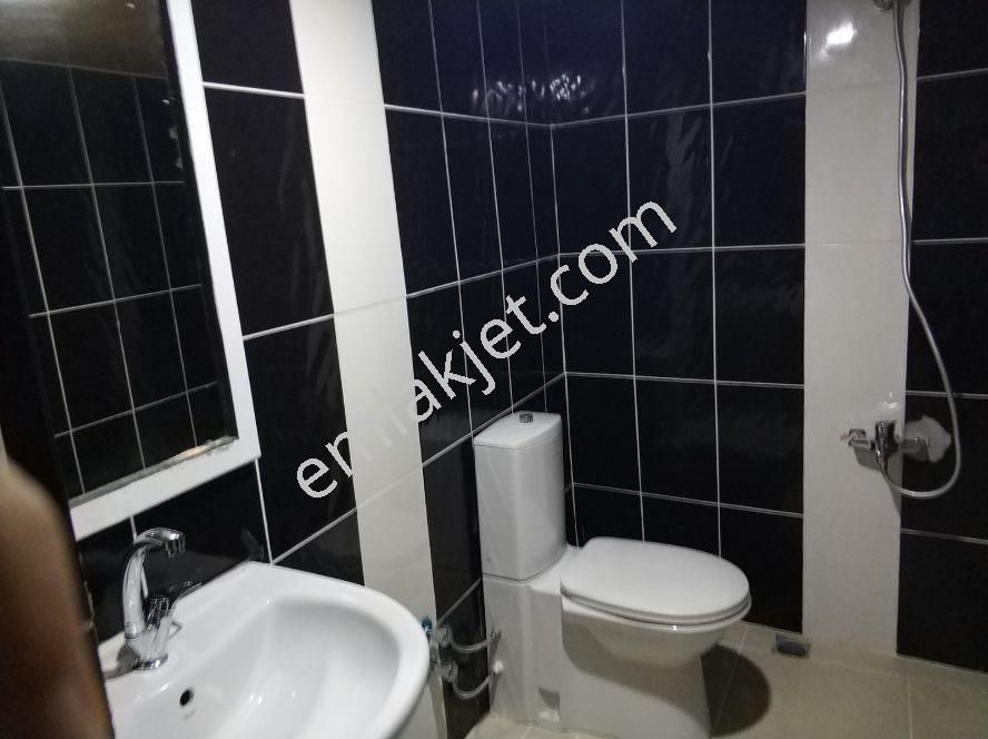 Antalya Çarşı Merkezi Kapalı Yolda Günlük Daire