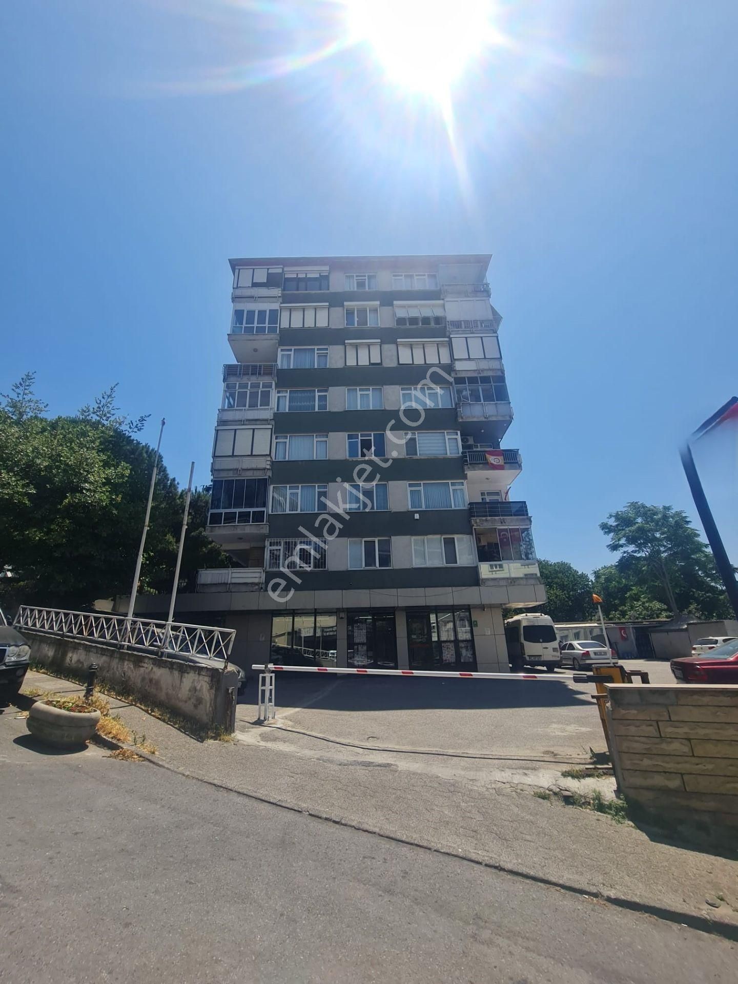 Kadıköy Acıbadem Mah. Kdv Avantajlı 371 M2 Net Kiralık Dükkan