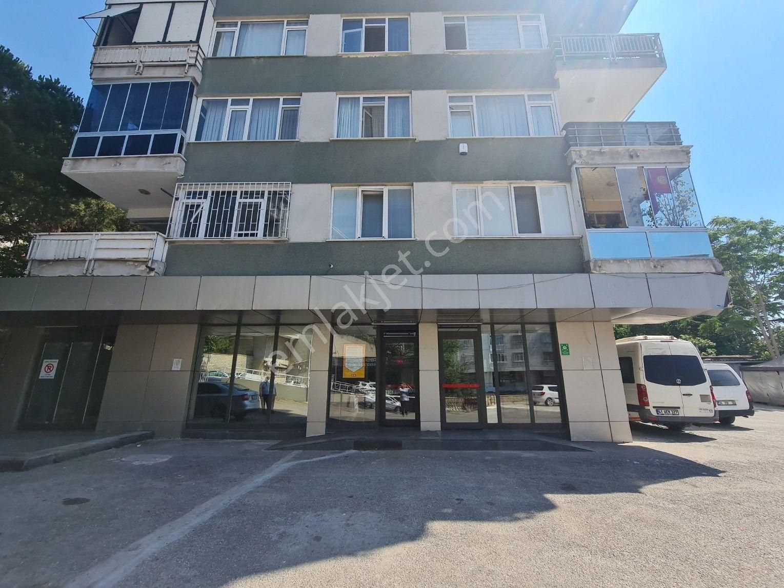 Kadıköy Acıbadem Mah. Kdv Avantajlı 371 M2 Net Kiralık Dükkan