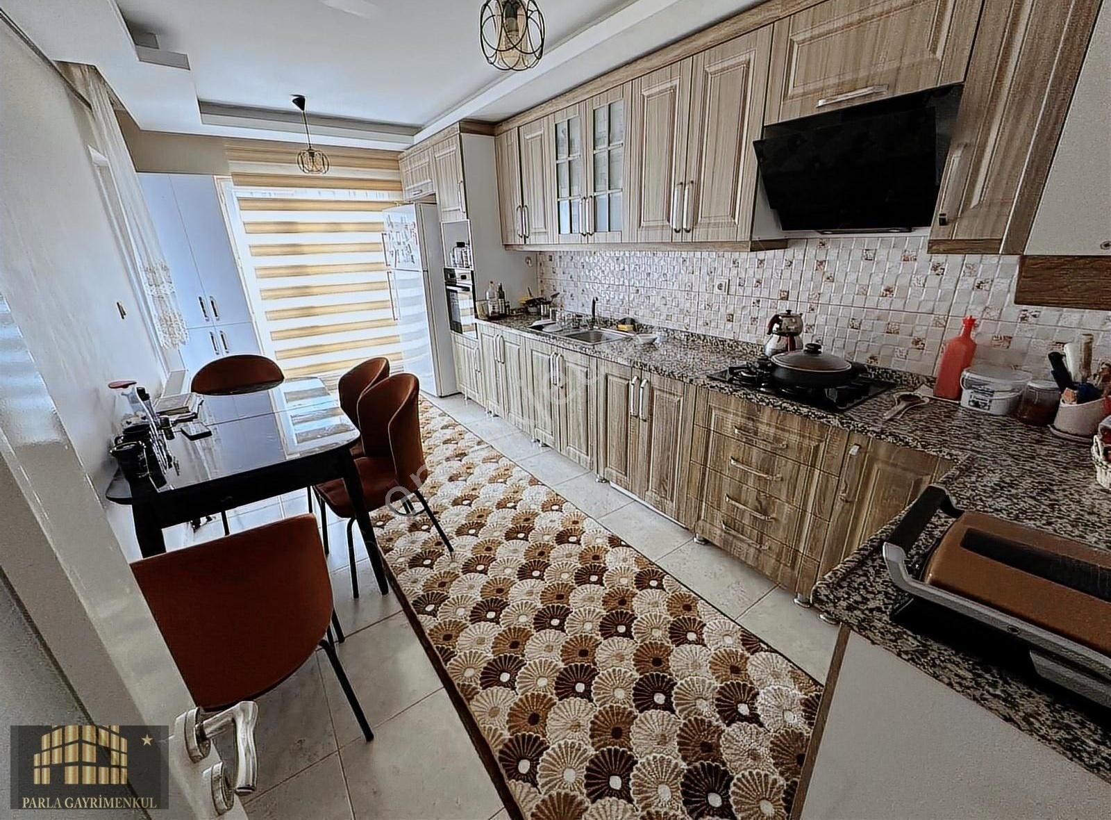 Parla Emlak'tan Yenikent M.kemal Mah. 4.kat/3+1/135m2