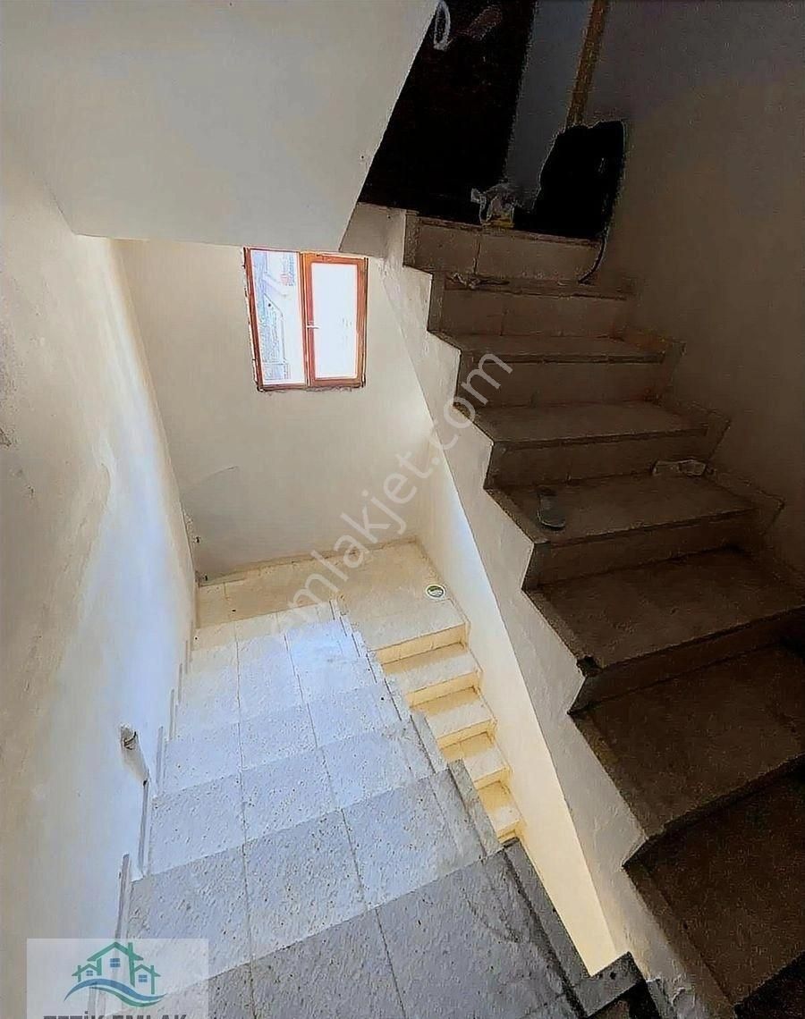 Tetik Emlak'tan Levent Mahallesinde 2 Kat Satılık Ev