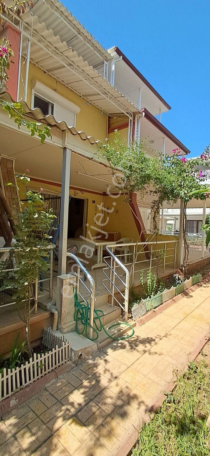Altınkum Çamlıkta 3+1 Eşyalı Tıripleks Daire