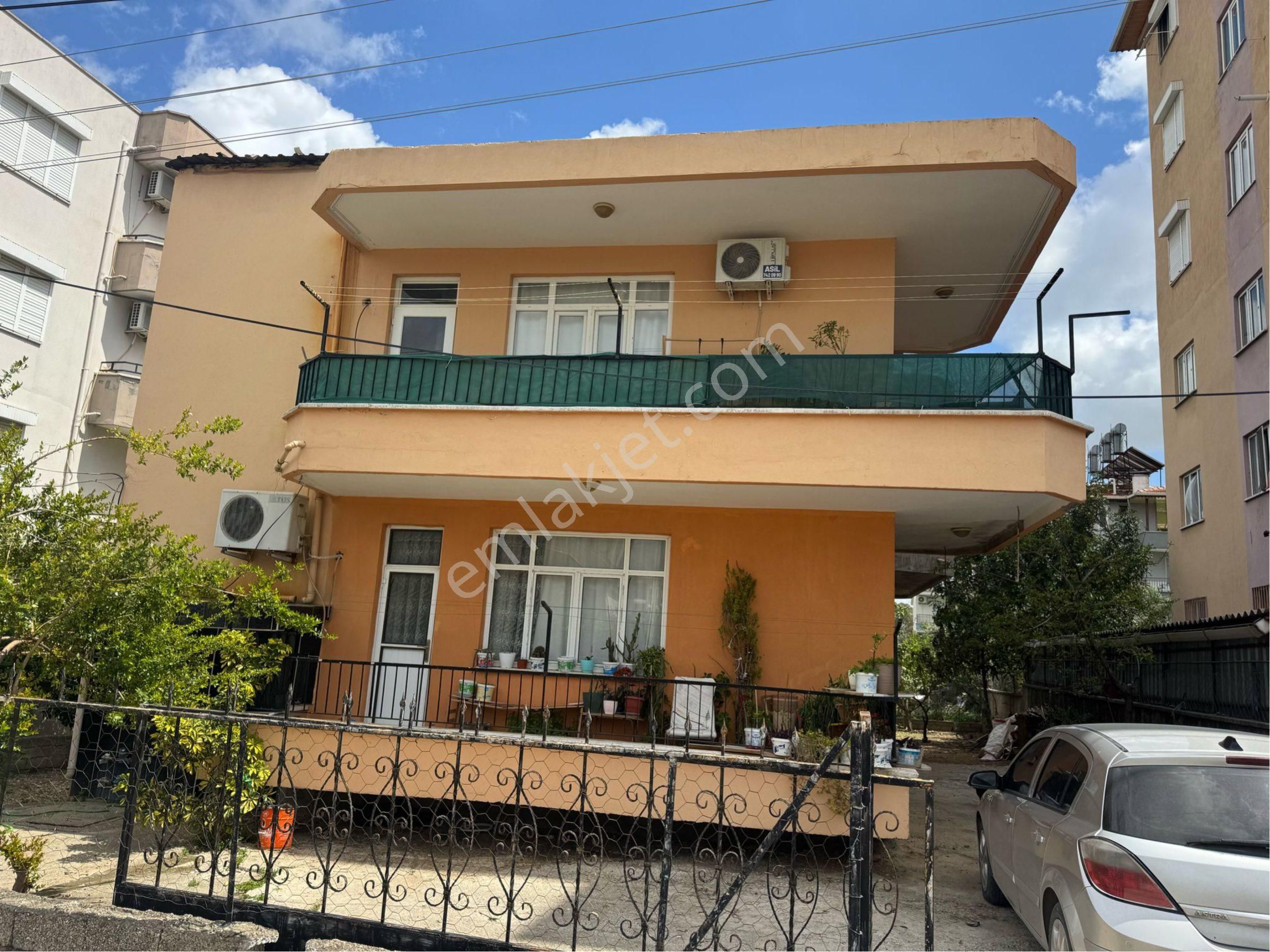 Satılık 2 Ev Ve 1 Arsa