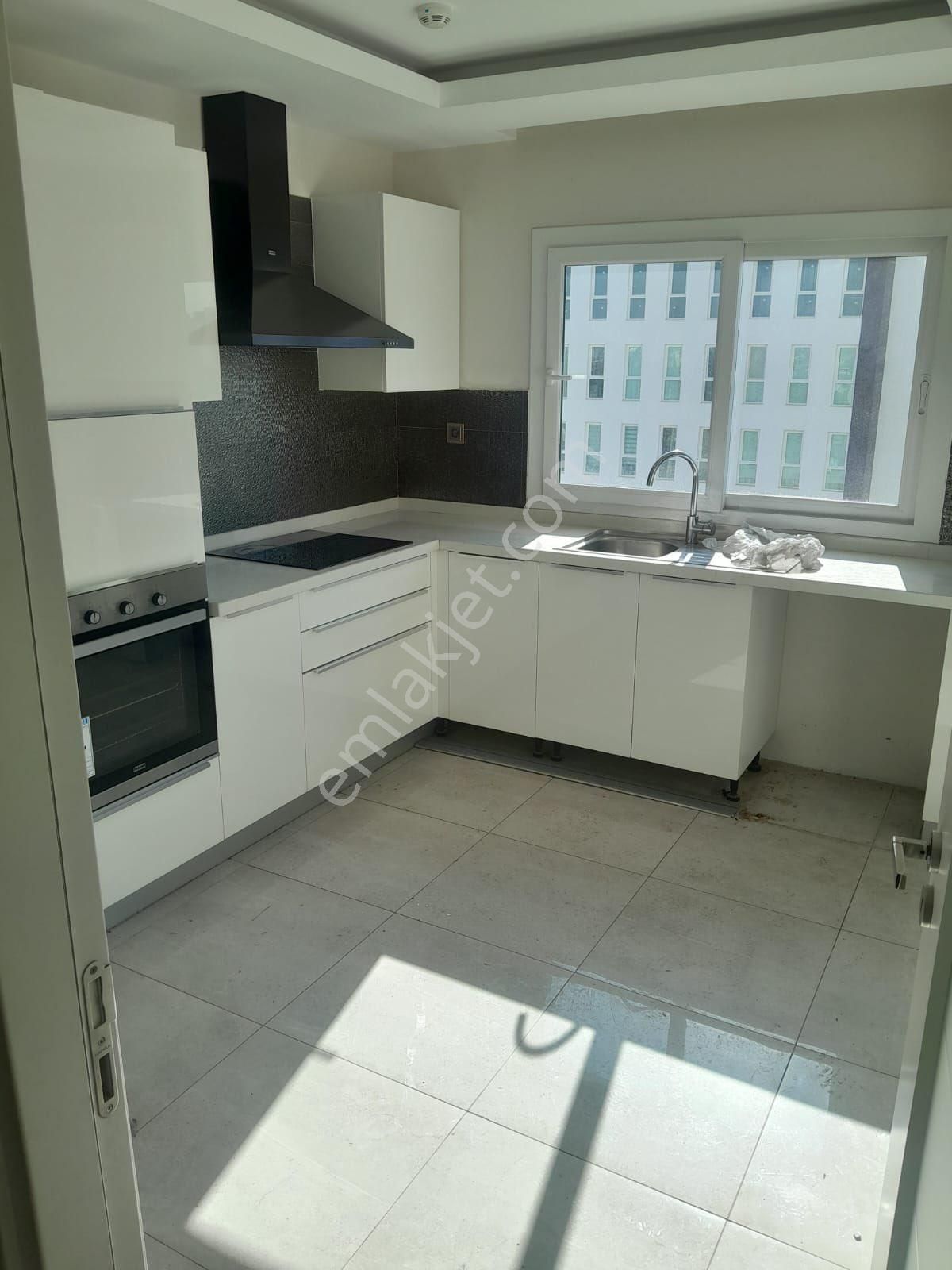 Gürselpaşa’da 7/24 Güvenlikli Havuzlu Sitede Ultra Lüks 3+1 Kiralık Daire