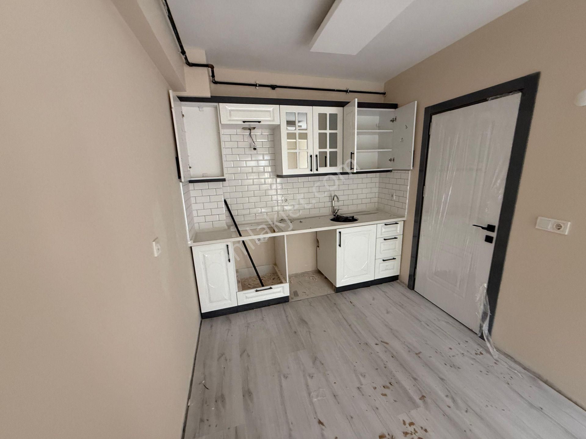 Yarhasanlar Mahallesi 🏡 ✅2+1 80 M2 5 Katlınım 2 Katı ❇️kombi Petekli