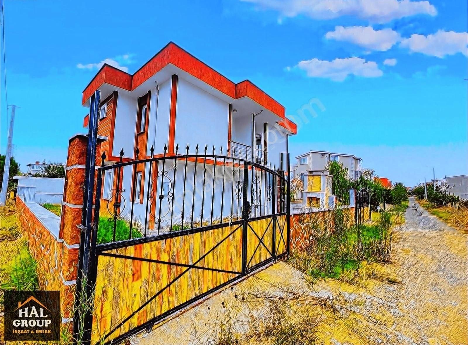 ╭╯hâl Group╰╮şahane Konumda Köşe Başı Fırsat Villa