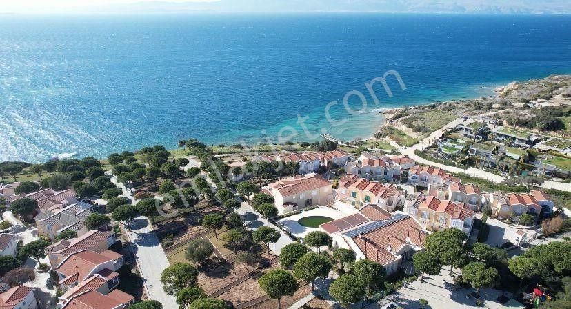Çeşme Ayasaranda Özel Plajlı Denize Sıfır Panoramik Dubleks