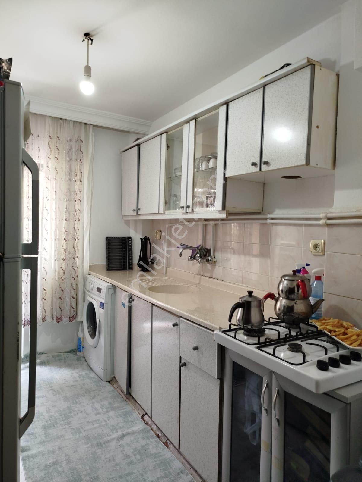 Abidinpaşa'da 100m2 2+1 Balkonlu Kot 3 Manzaralı Kombili Satılık Daire