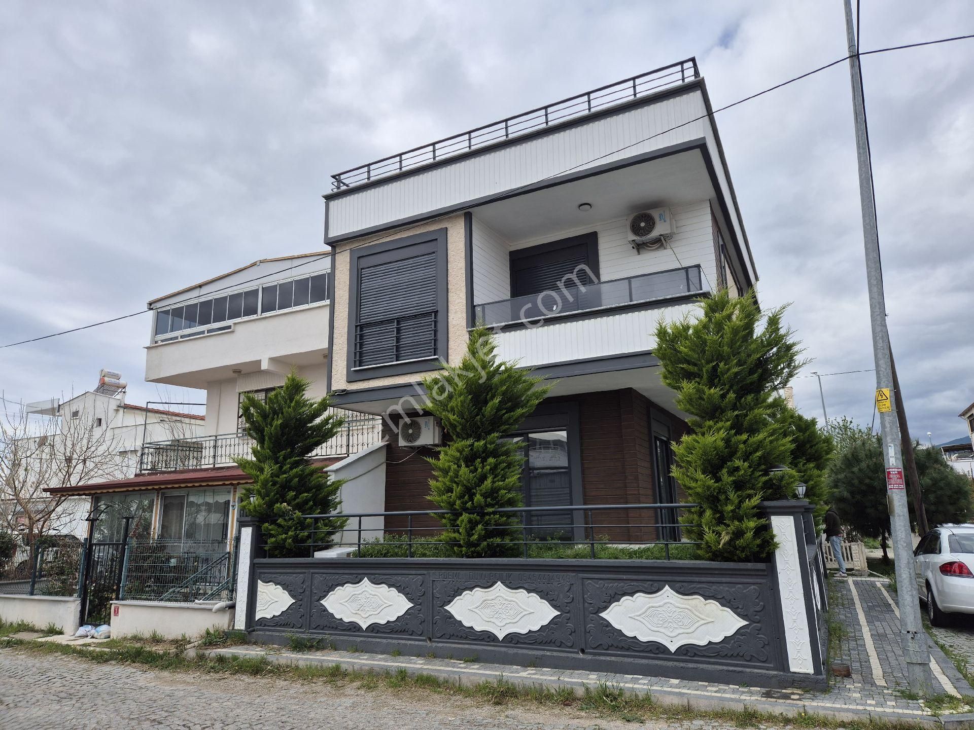 Güre De Doğa İle İçiçe Jeotermal Bölgesinde Denize 175 Metre 3+1 Triblex Villa