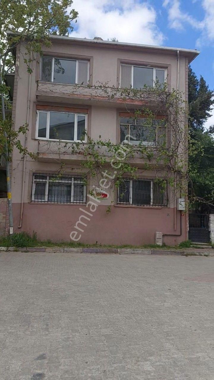 Çatalca Merkez 3 Katlı 3 Daırelı Her Kat 120m² 3+1 Satılık Bına