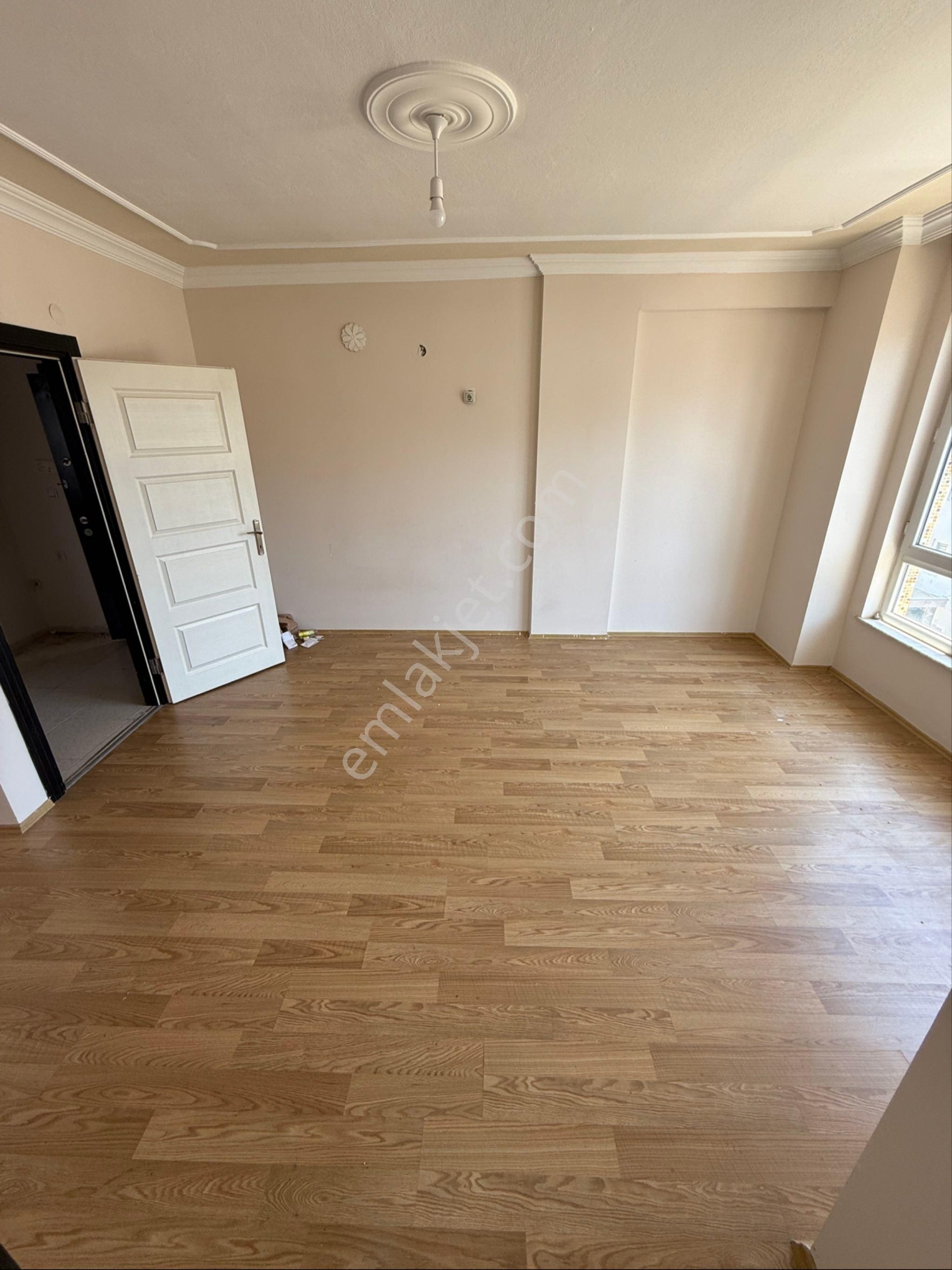 Karşıyakada 3+1 Katta Kiralık Daire