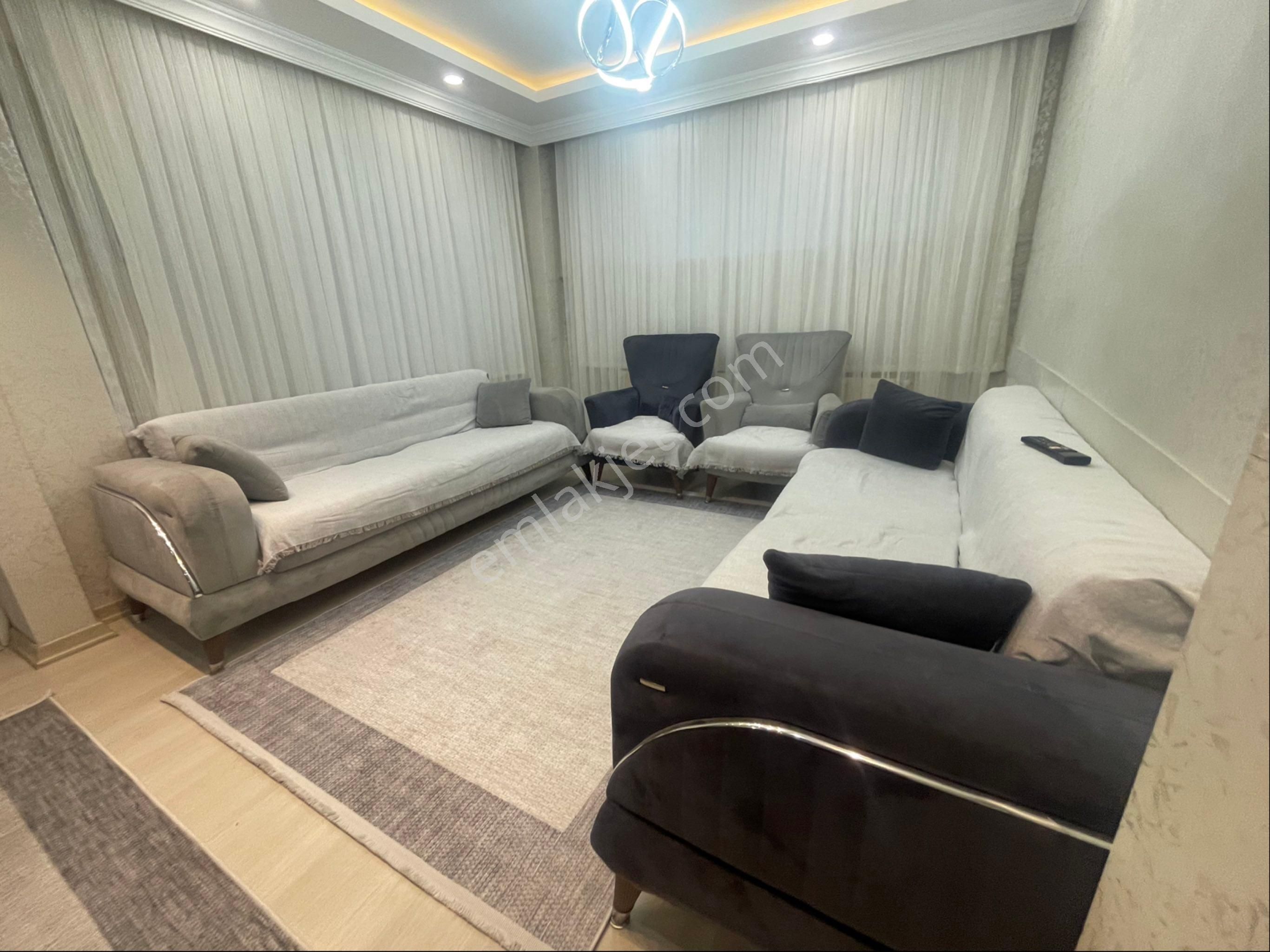 Güngören Güven Mah. Bahçe Kullanımlı Tadılatlı 2+1 Satılık Daıre