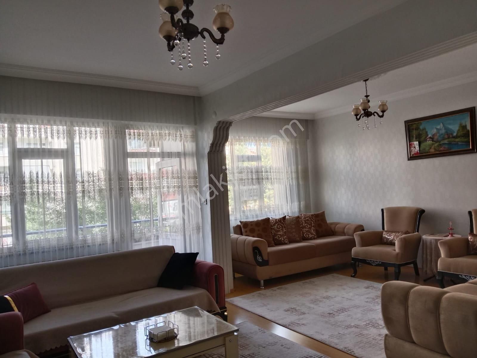 Turanlar Gayrimenkul'den Elazığ Sanayi Mahallesi'nde İçi Ful Yapılı Acil Satılık 3+1 Daire