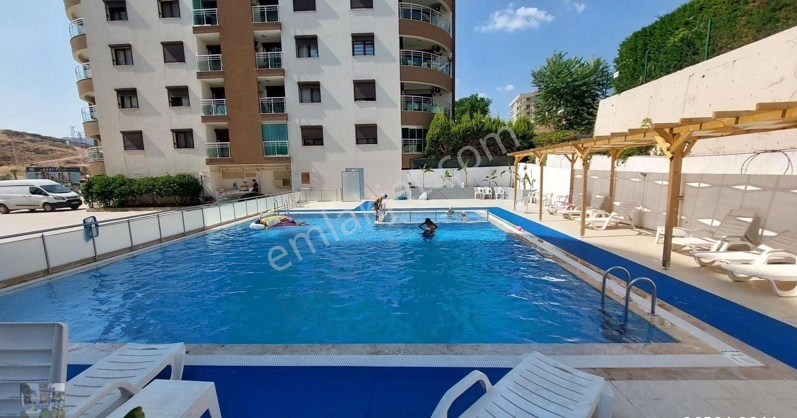 Bayraklı Körfez Mah Havuzlu Sitede Satılık 3+1 Daire Kanıt Emlak