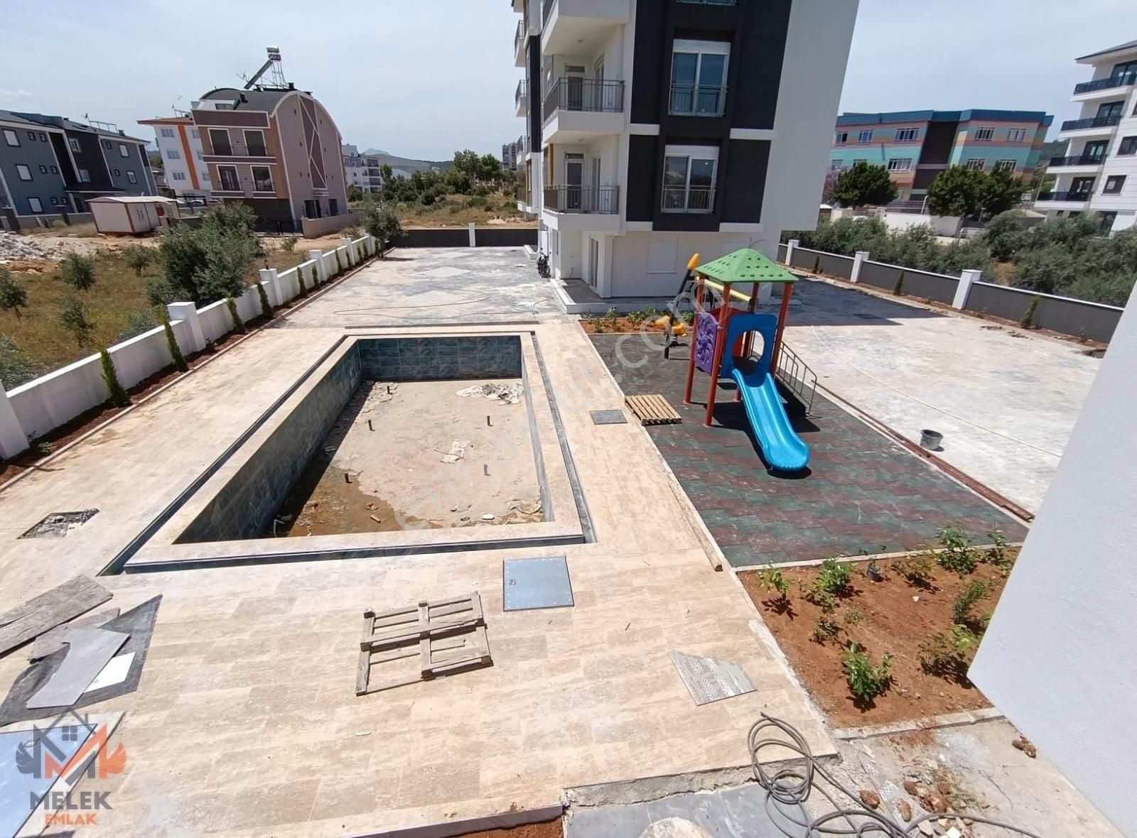 Varsak Demirel Mah.satılık Katta Havuz Cepheli Güney Cp 1+1