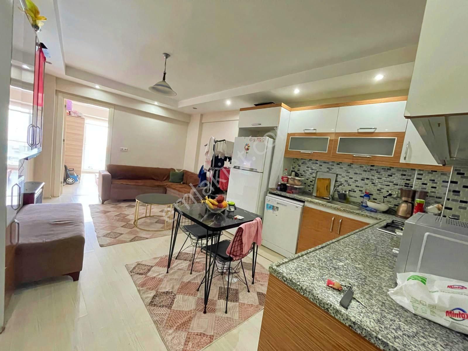 Honaz Merkezde Balkonlu Geniş 1+1 Eşyalı